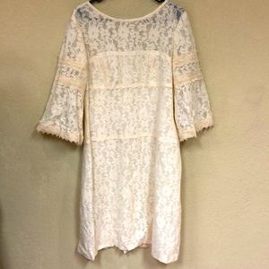 Lucy De Castenou Beverly Hills womans lace Belle sleeve bridal gown size 12